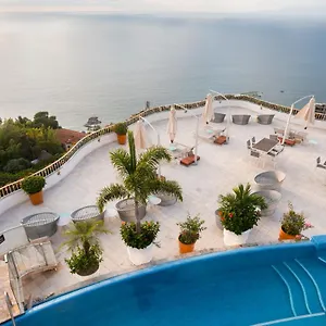 https://grand-miramar-all-luxury-suites-residences.hotelspuertovallarta.org